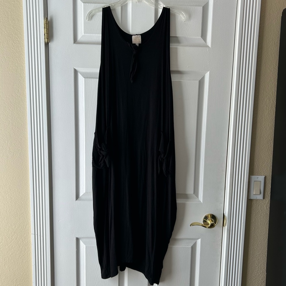 Chic Black Sleeveless Midi Dress
